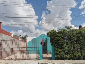Casa Turquesa enfrente de parque